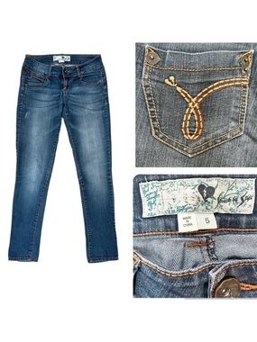✂️ SPRING SWEEP SALE Low Rise Faded Blue Skinny Jeans Embroidered Pockets Size 5